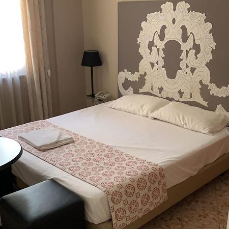 Due Cani Apartment Palermo Eksteriør billede